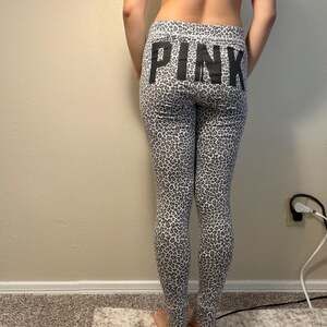 Victoria's Secret PINK Leopard Print Leggings